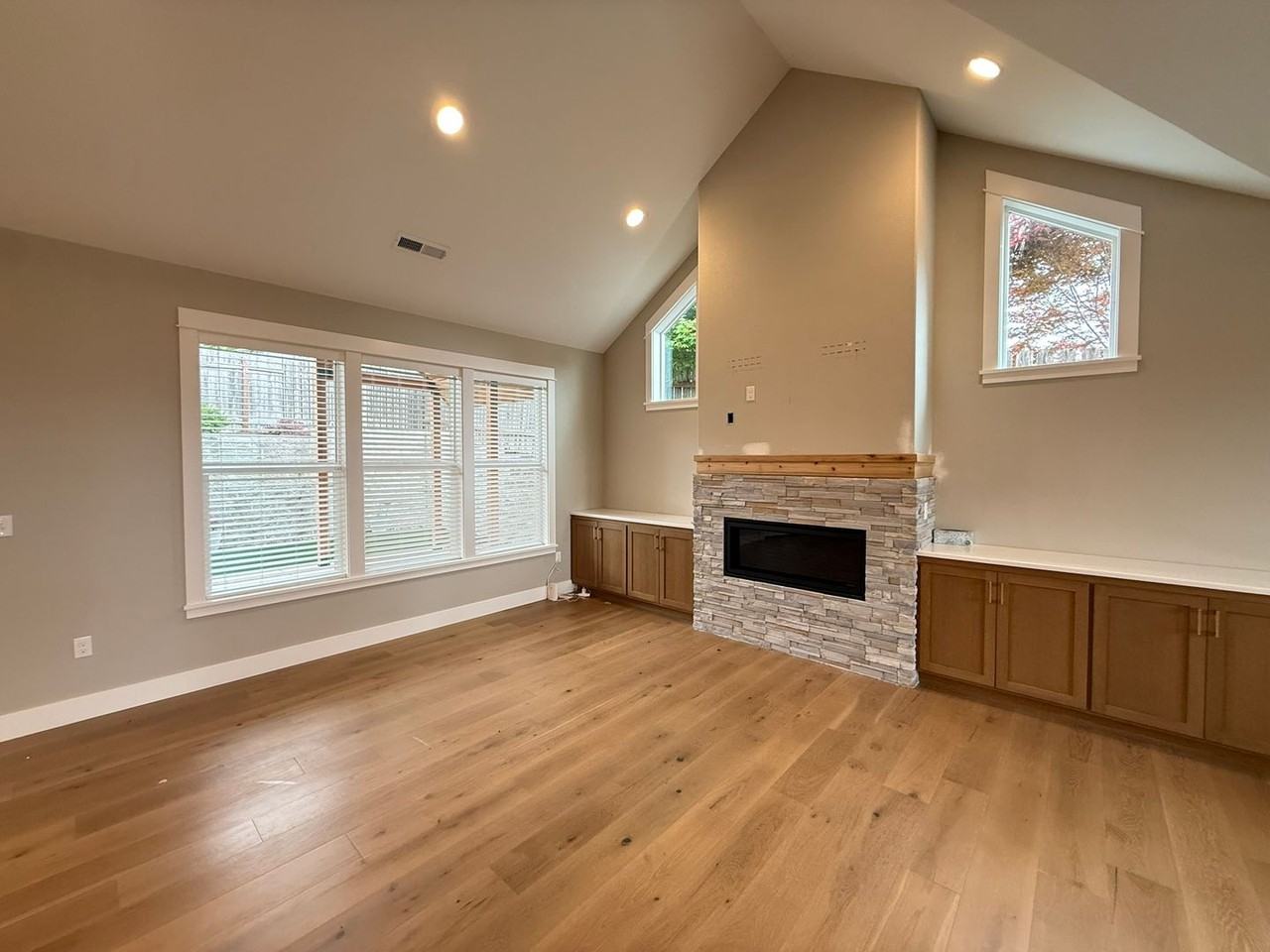 572 N M St - Photo 7 of 47