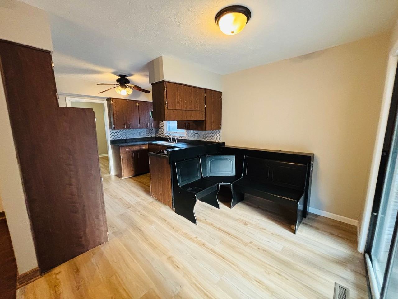 341 N Colonial Pl - Photo 2 of 14