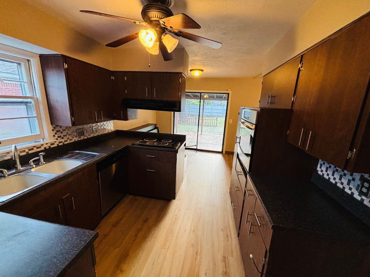 341 N Colonial Pl - Photo 3 of 14