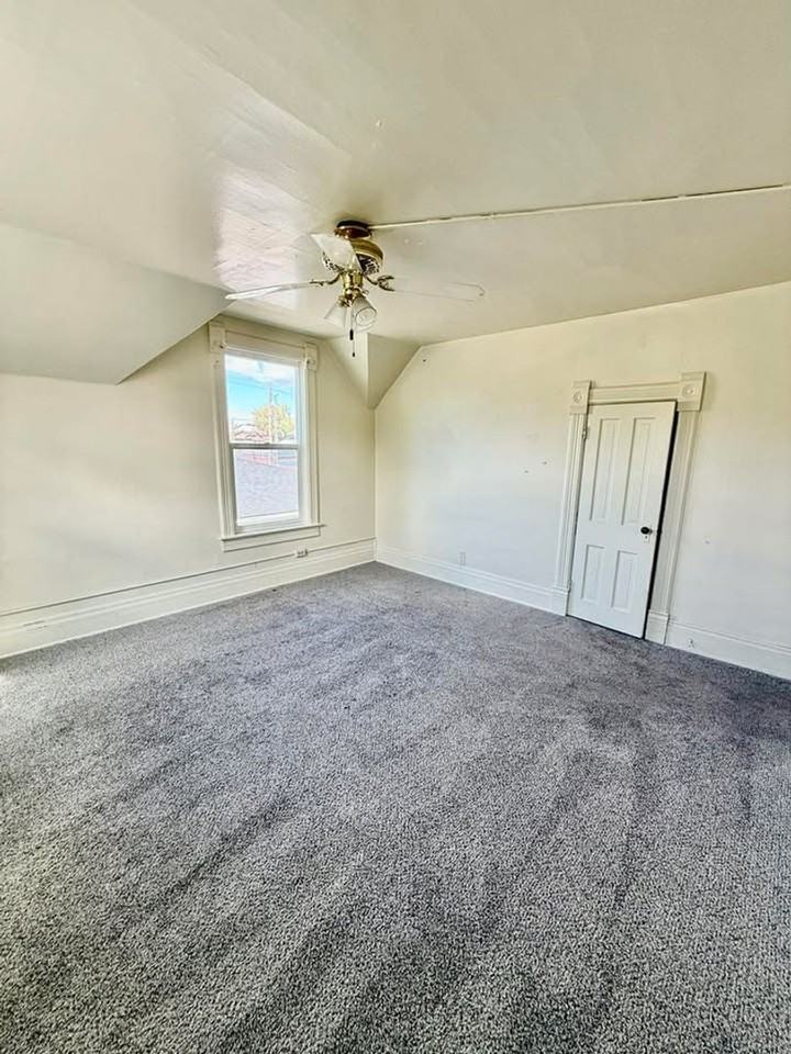 241 N Hayes Ave - Photo 4 of 13