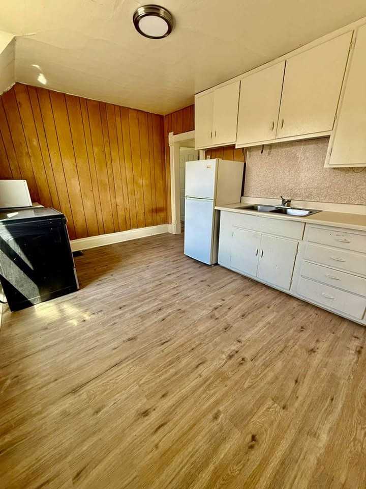 241 N Hayes Unit C - Photo 5 of 10