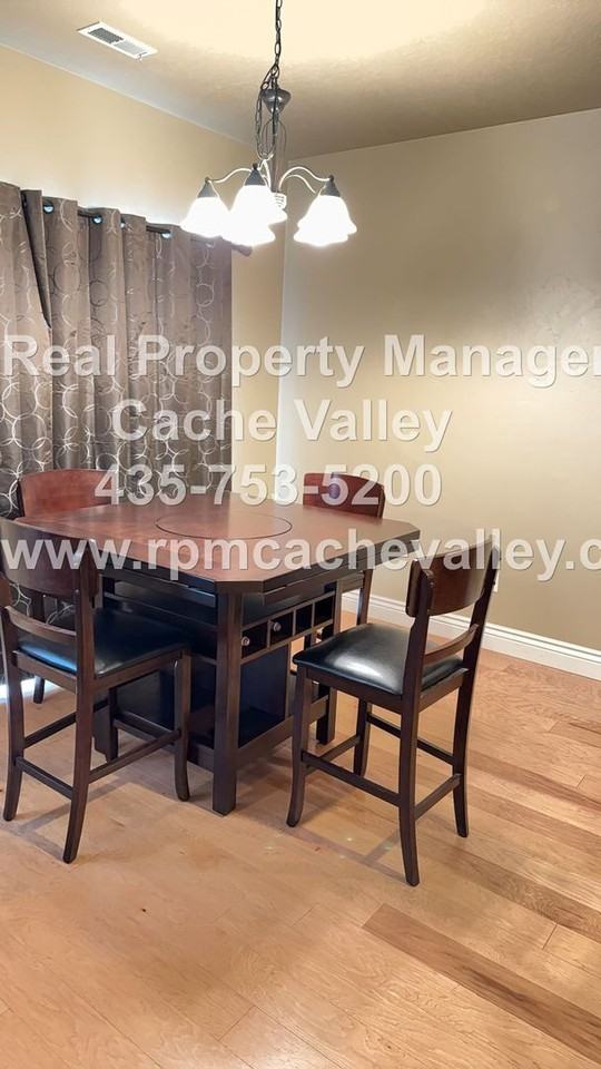 121 E 780 S - Photo 3 of 16