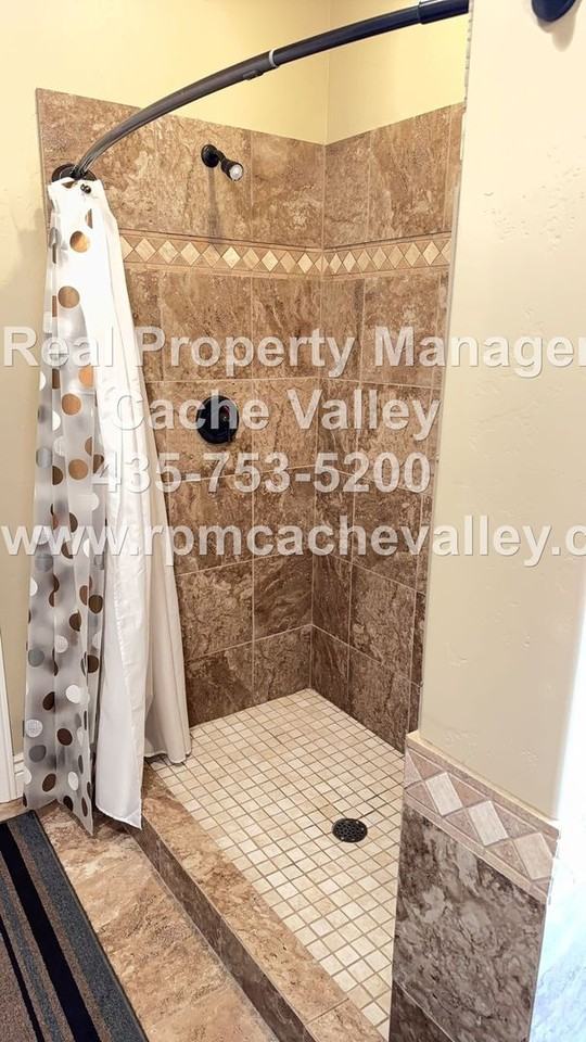 121 E 780 S - Photo 5 of 16