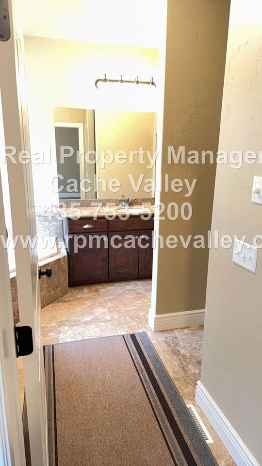 121 E 780 S - Photo 6 of 16