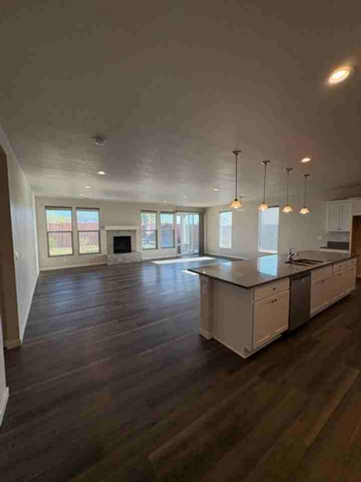 546 Country Hollow Dr - Photo 2 of 11