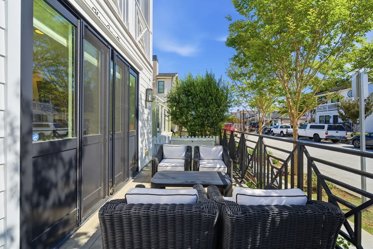 305 Montero St - Photo 4 of 44