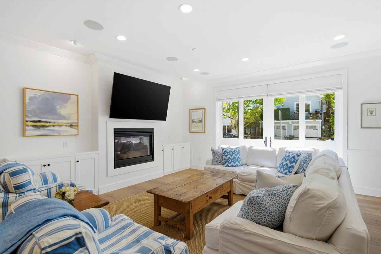 305 Montero St - Photo 6 of 44