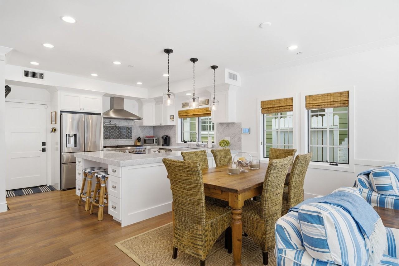 305 Montero St - Photo 7 of 44