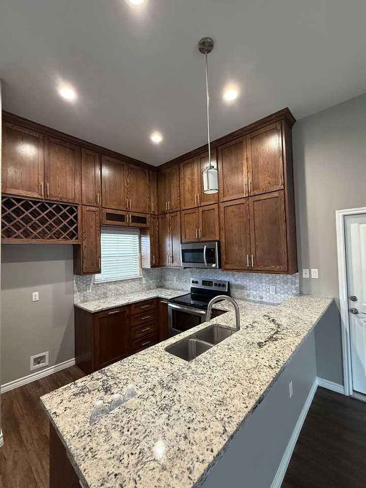 152 Navarro Xing - Photo 4 of 12