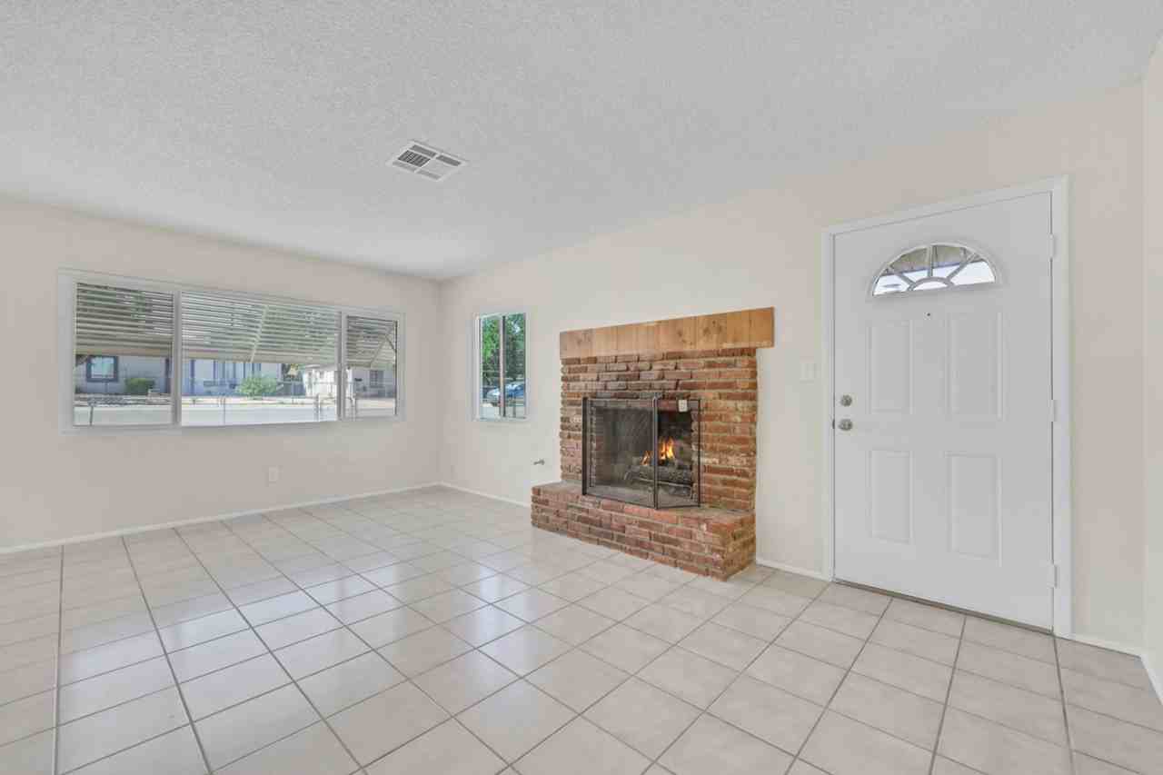 625 National St - Photo 3 of 20