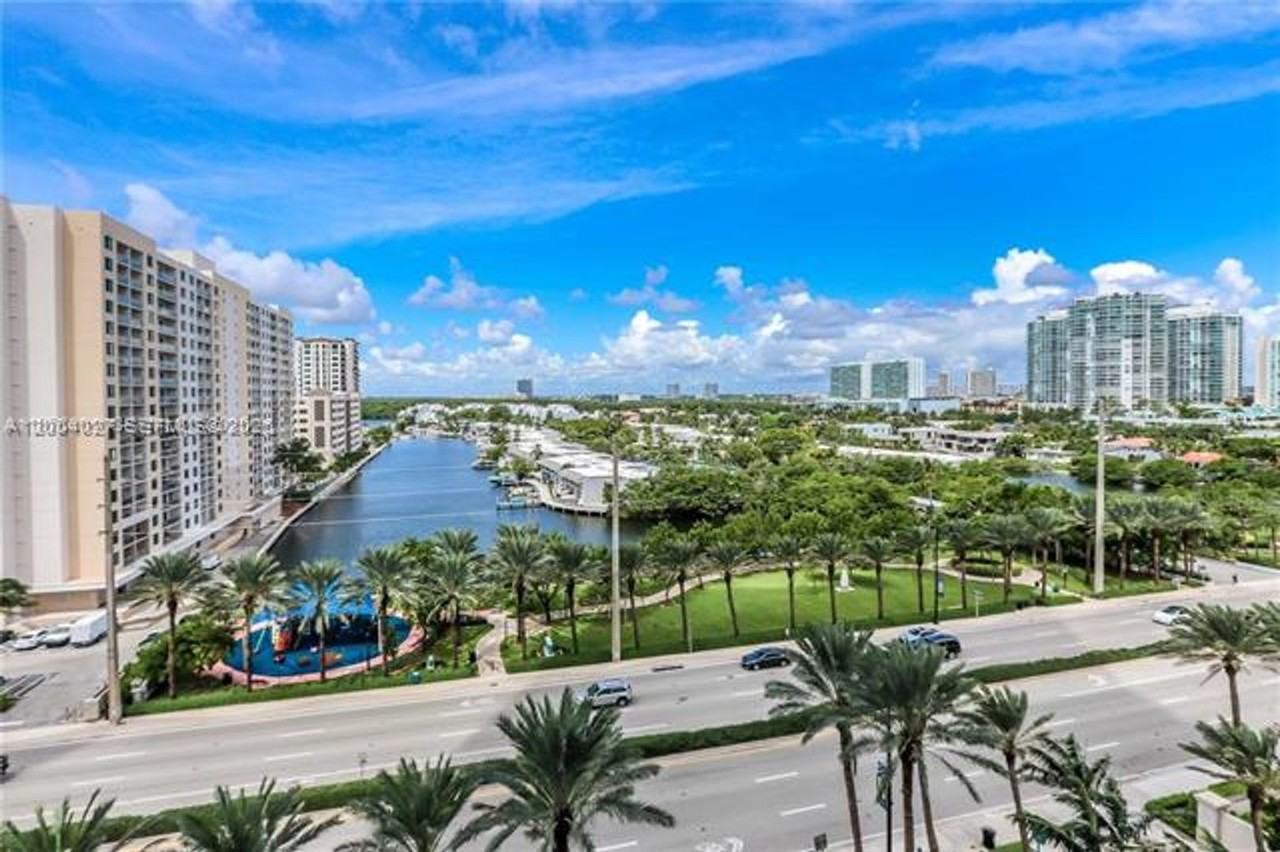 16001 Collins Ave #406 - Photo 4 of 31