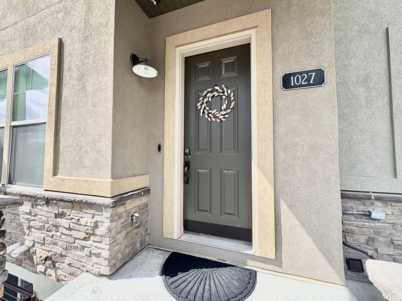 1027 W Wasatch Spring Rd - Photo 2 of 27