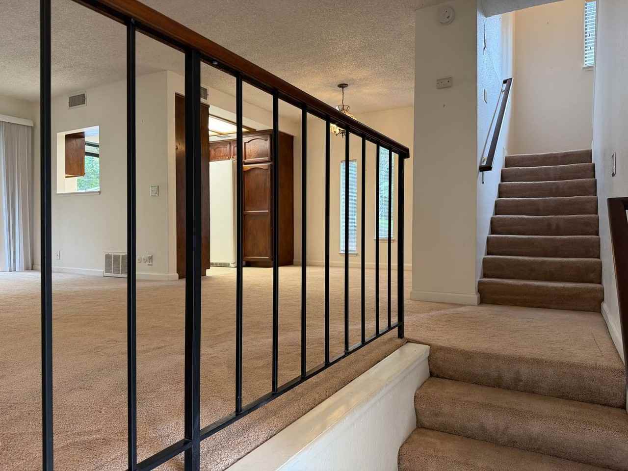 7806 Wren Ln - Photo 3 of 33