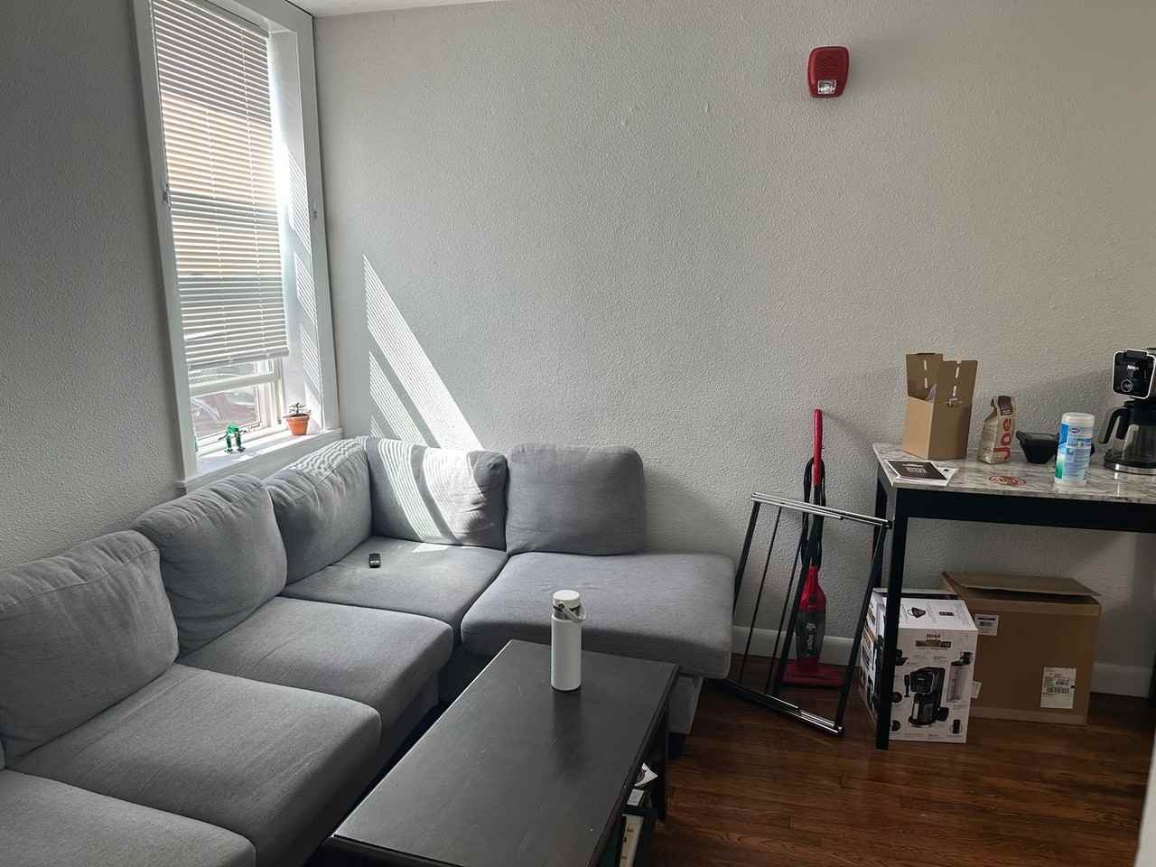 718 E 6th St - Photo 6 of 11