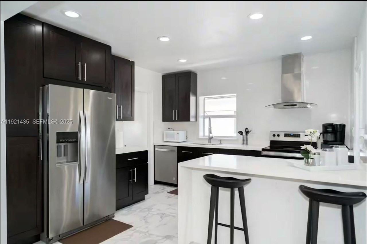 35 Sw 28th Rd - Photo 3 of 19