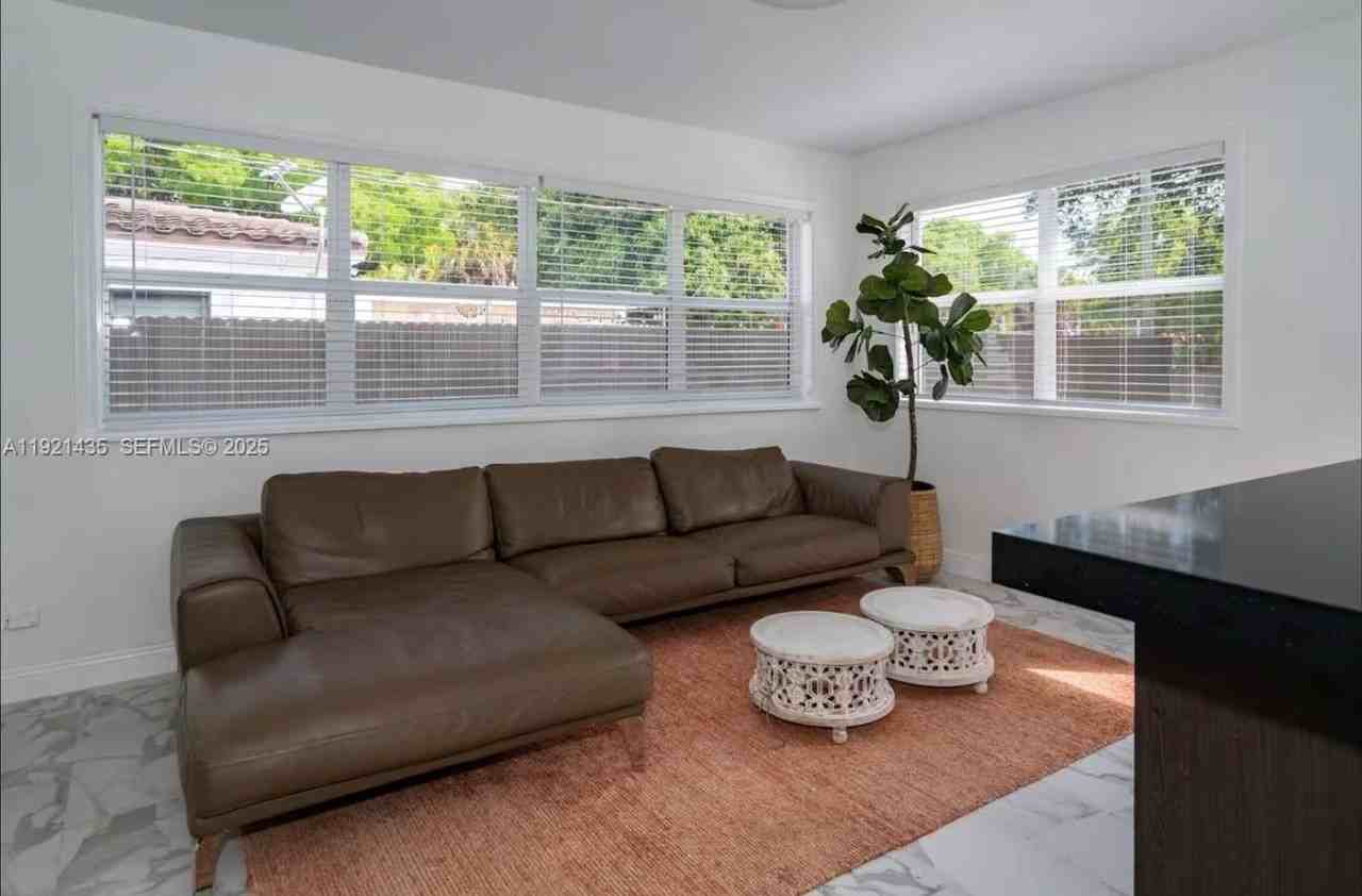 35 Sw 28th Rd - Photo 7 of 19