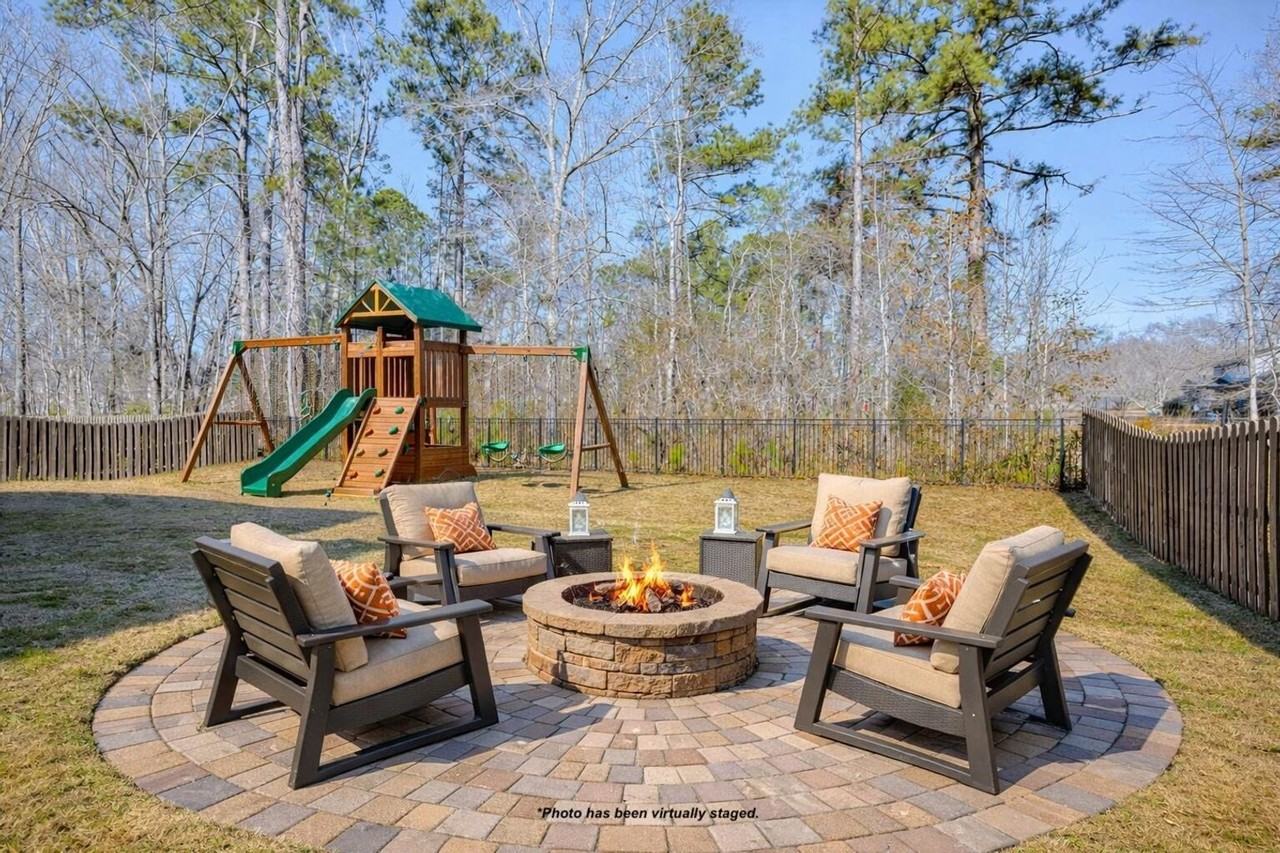 565 River Oaks Ln - Photo 2 of 42