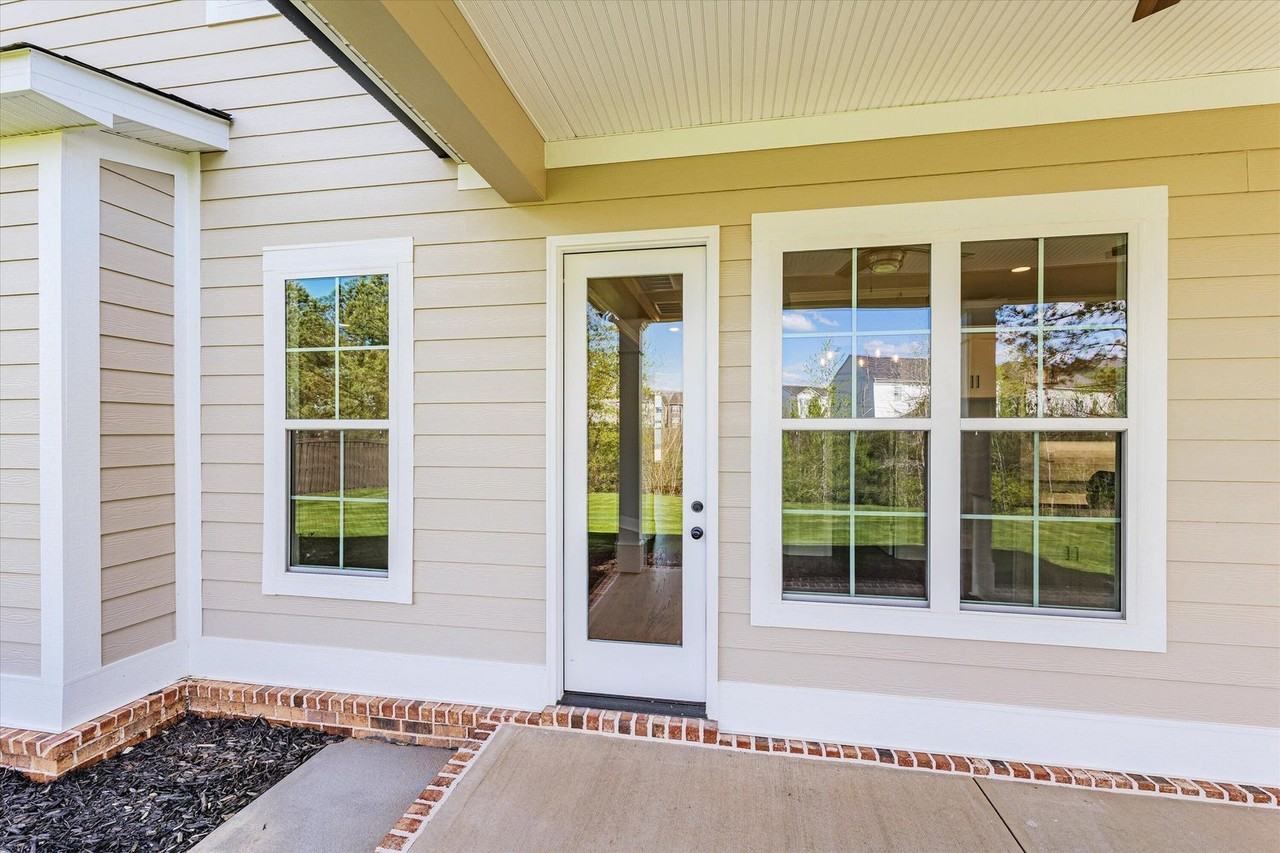 565 River Oaks Ln - Photo 3 of 42