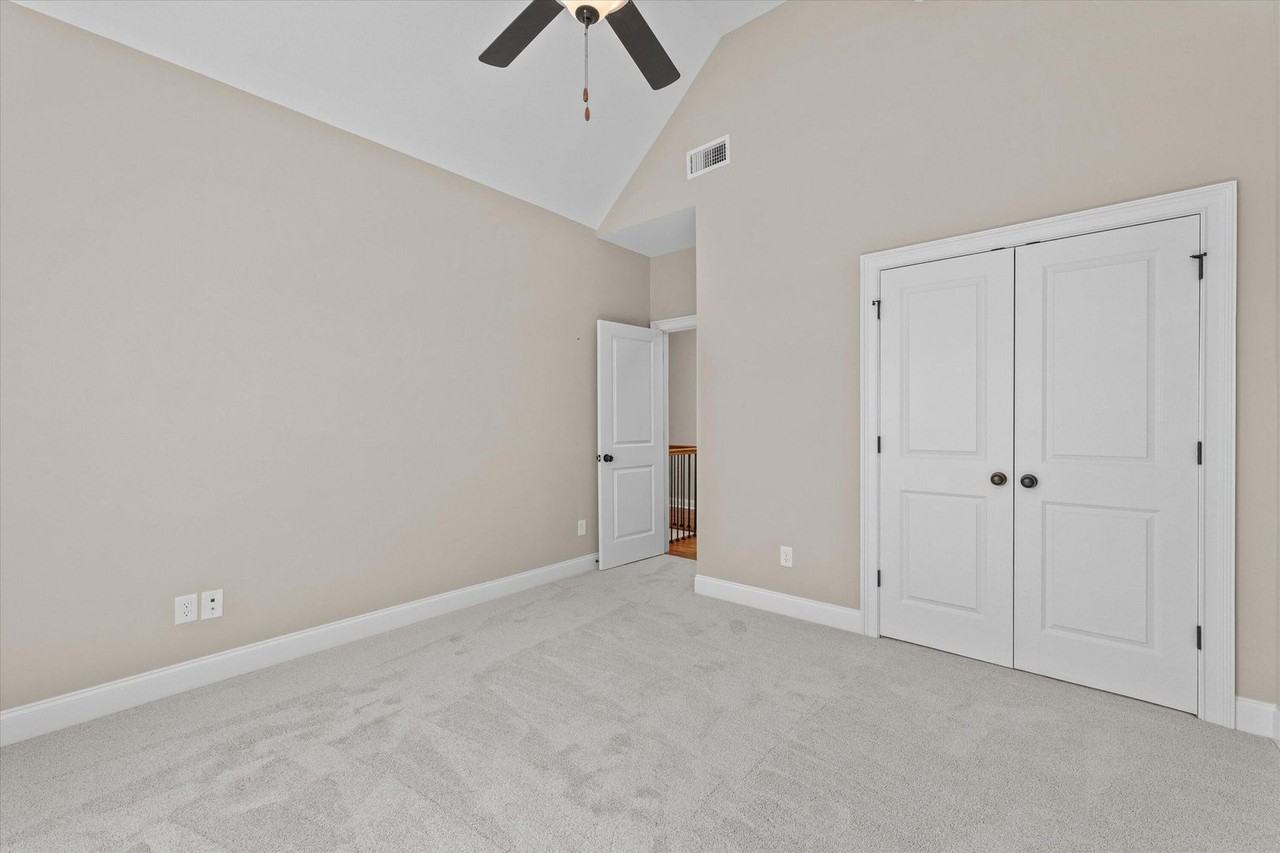 565 River Oaks Ln - Photo 7 of 42