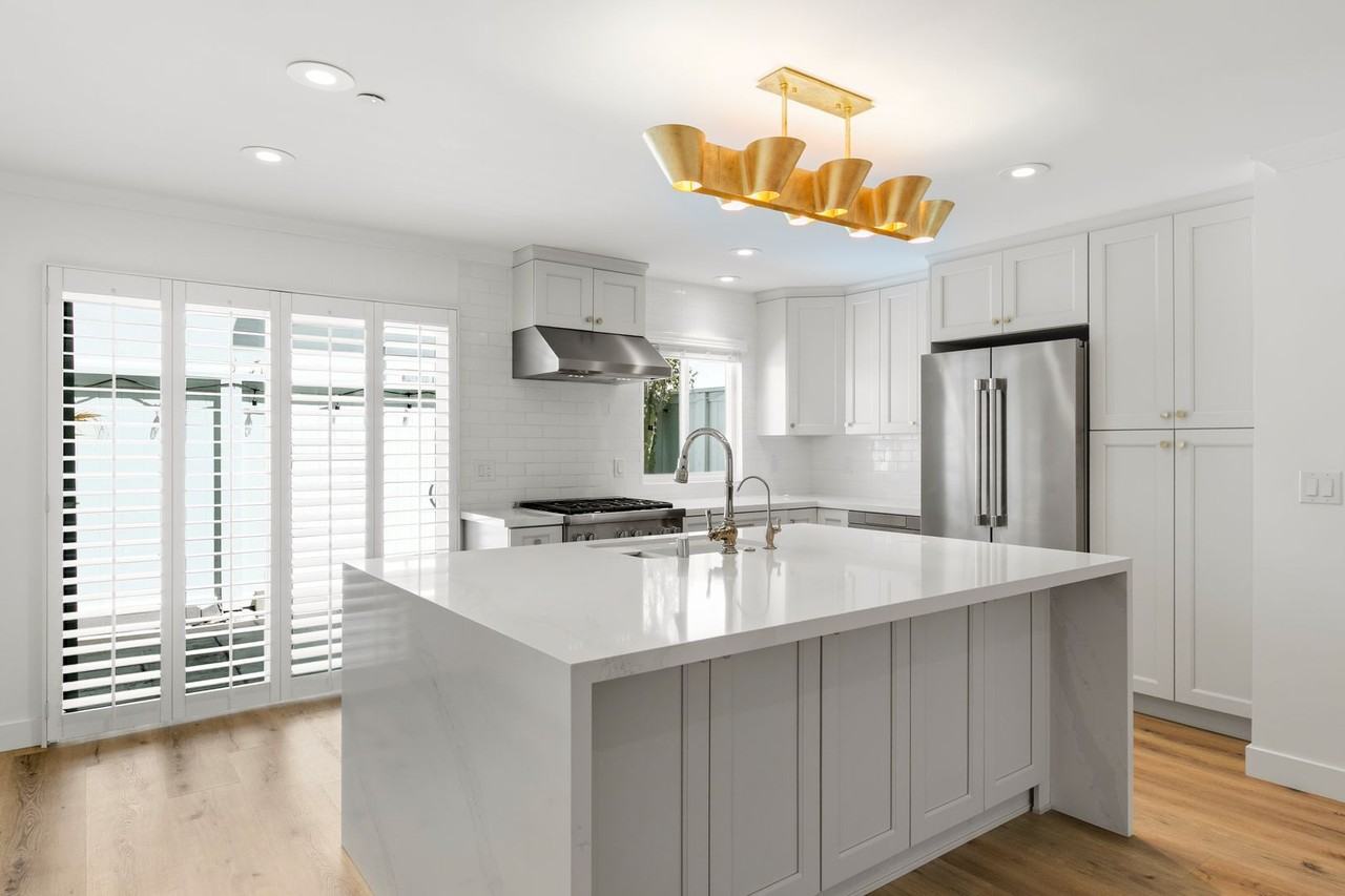 1063 Dover Dr - Photo 5 of 13