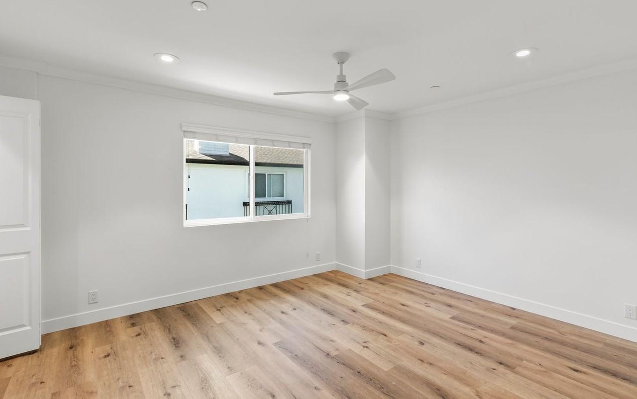 1063 Dover Dr - Photo 7 of 13