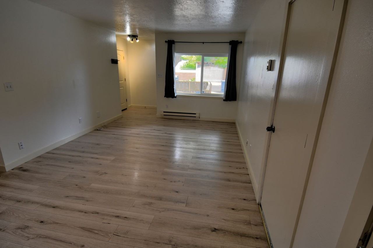 521 Nathan St Se - Photo 3 of 10