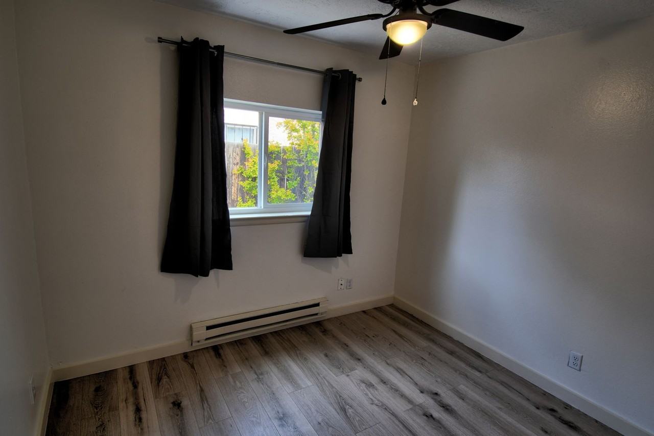 521 Nathan St Se - Photo 6 of 10