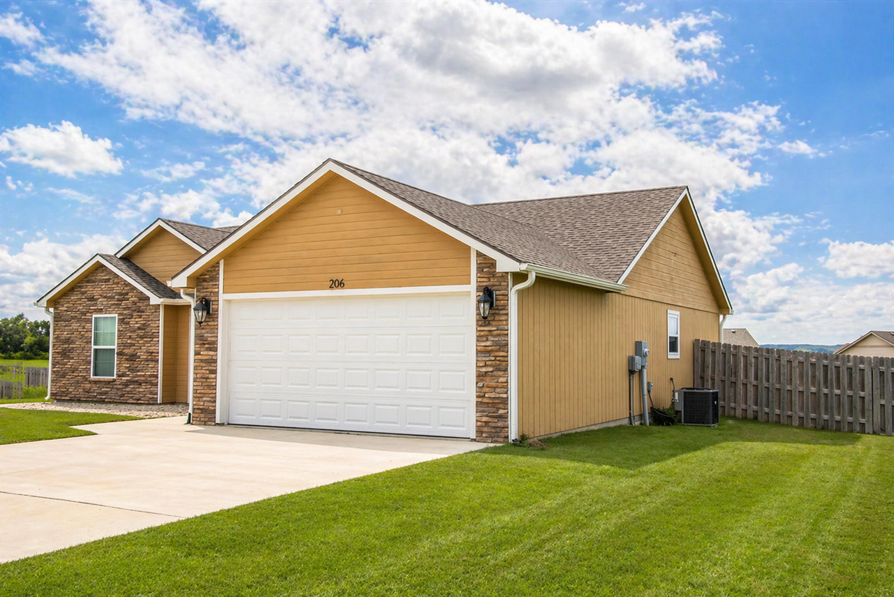 206 Kelly Ln - Photo 2 of 5