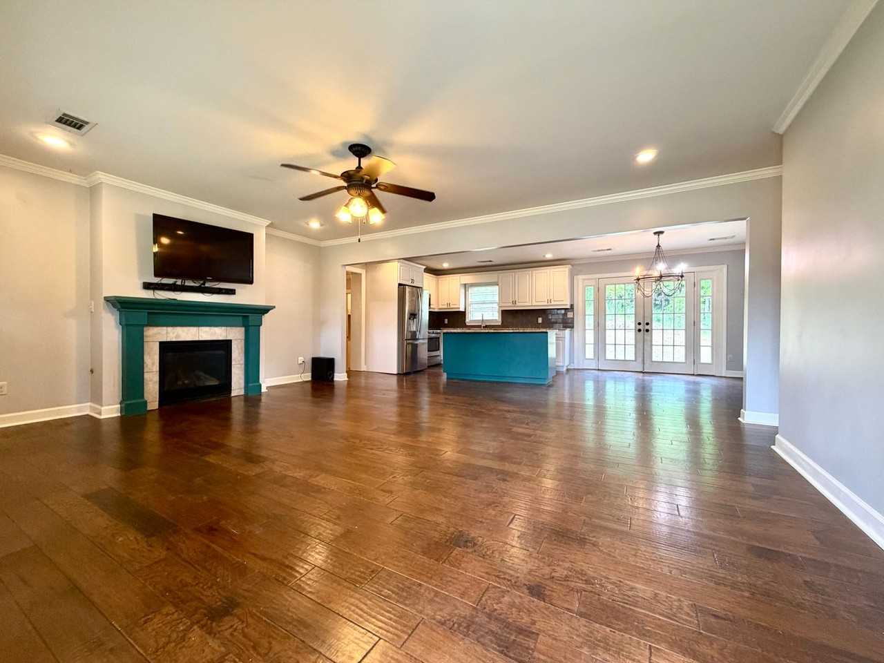 940 Lynn Cir - Photo 2 of 27