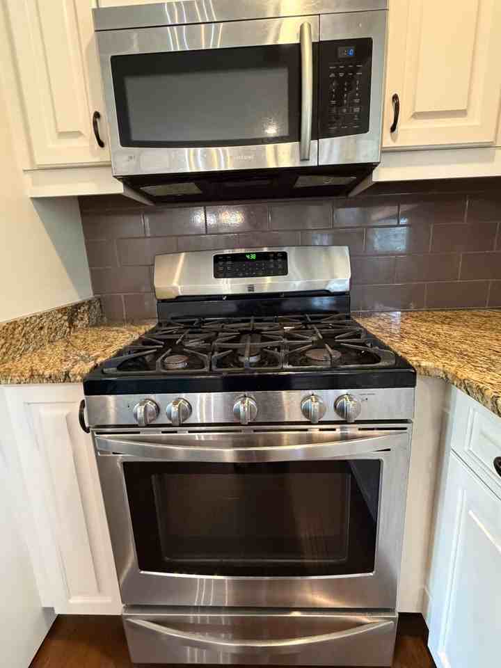 940 Lynn Cir - Photo 5 of 27