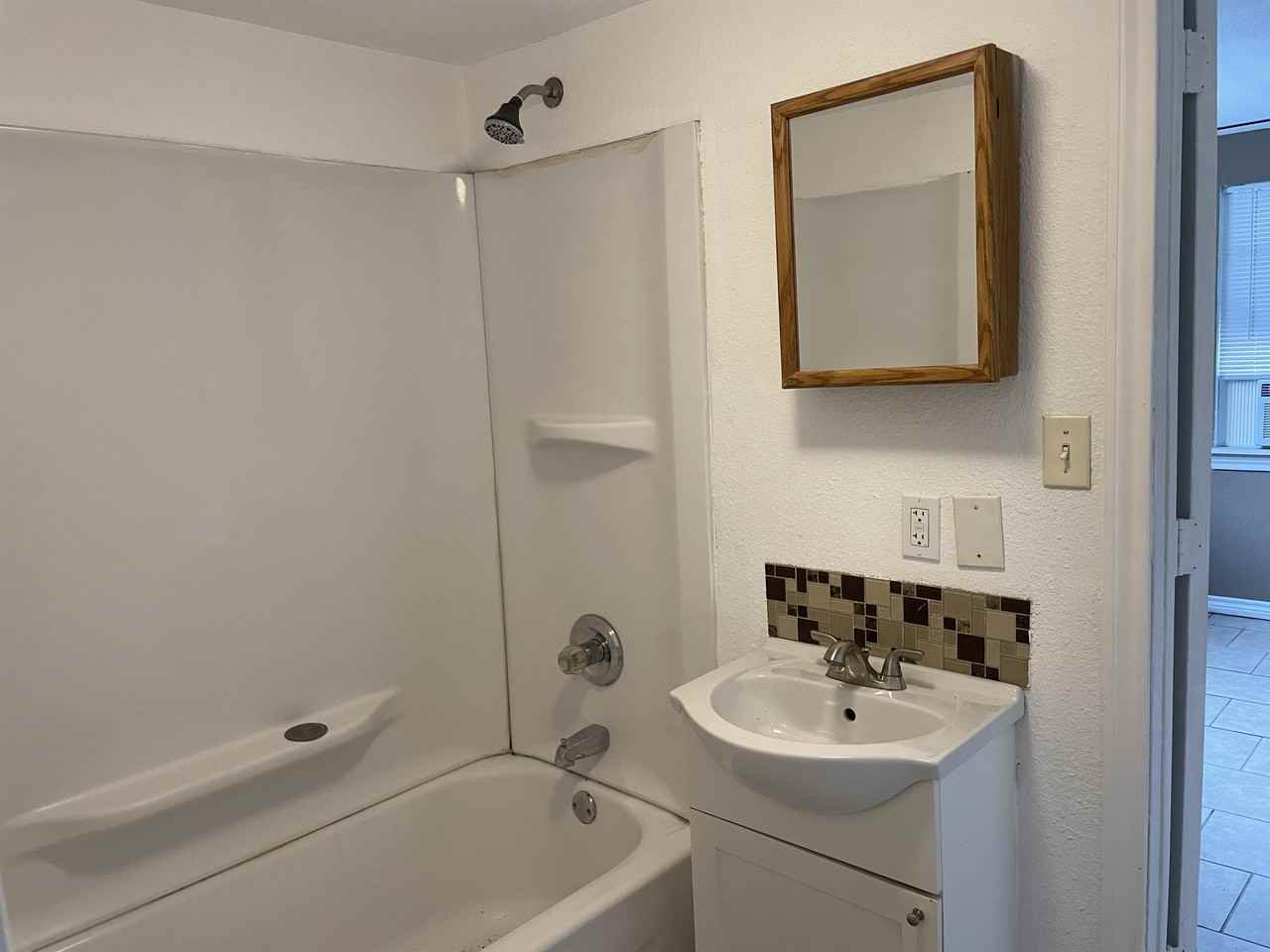 906 N Trinity St #A - Photo 2 of 3