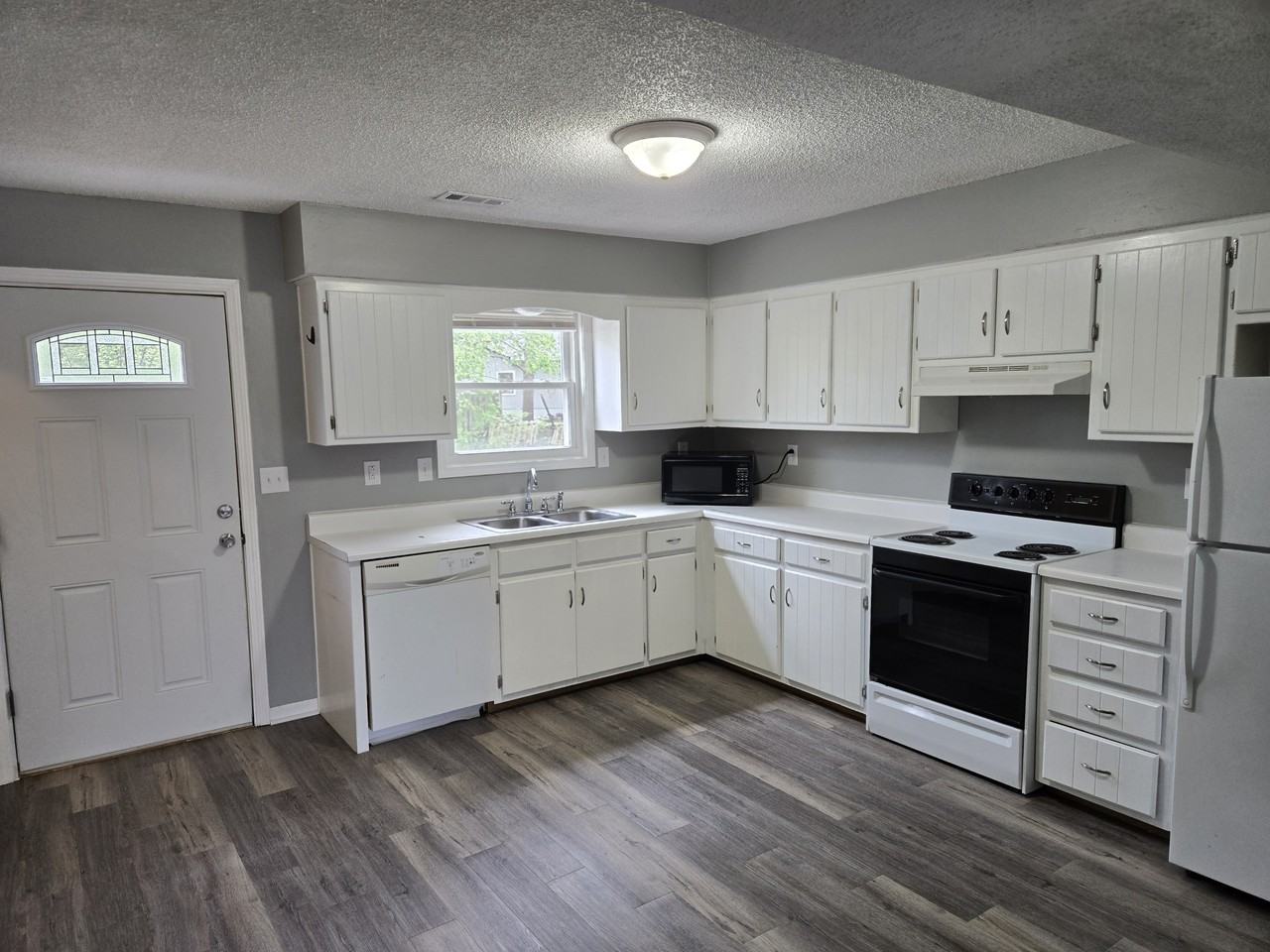 808 Foster Ln #2 - Photo 3 of 15