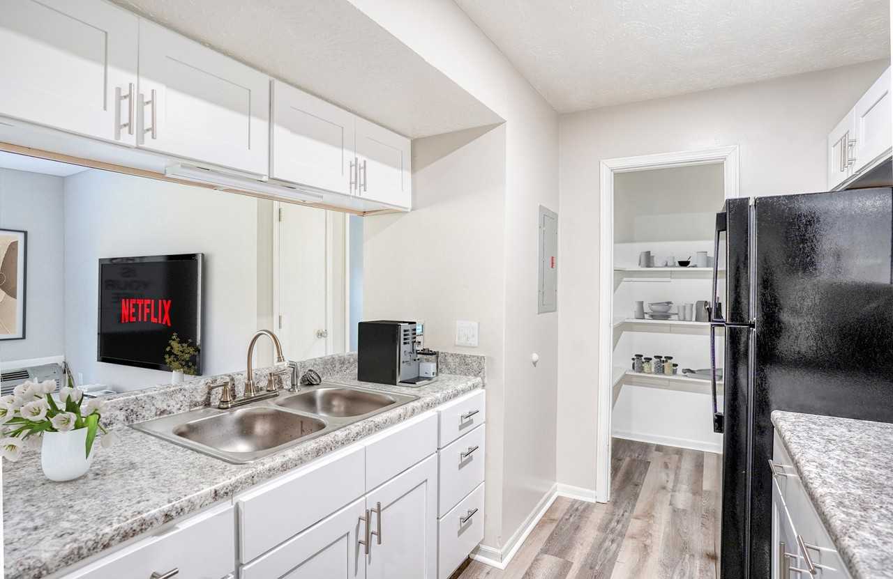 Village Apartments at Summitville - Photo 7 of 7