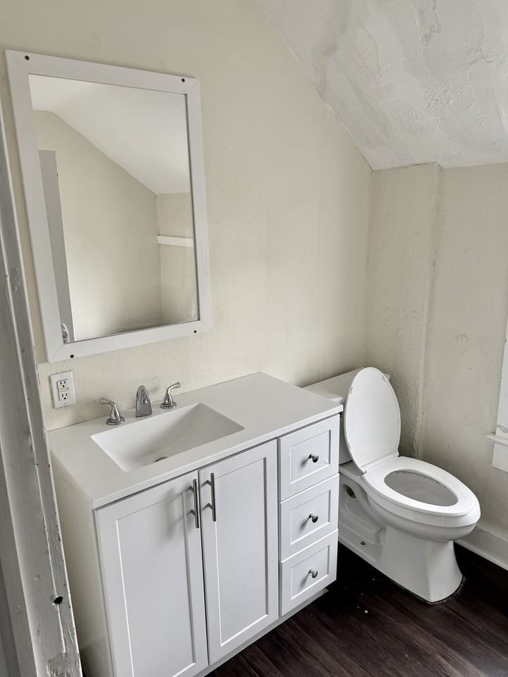 934 4th St Nw #1 - Photo 5 of 18