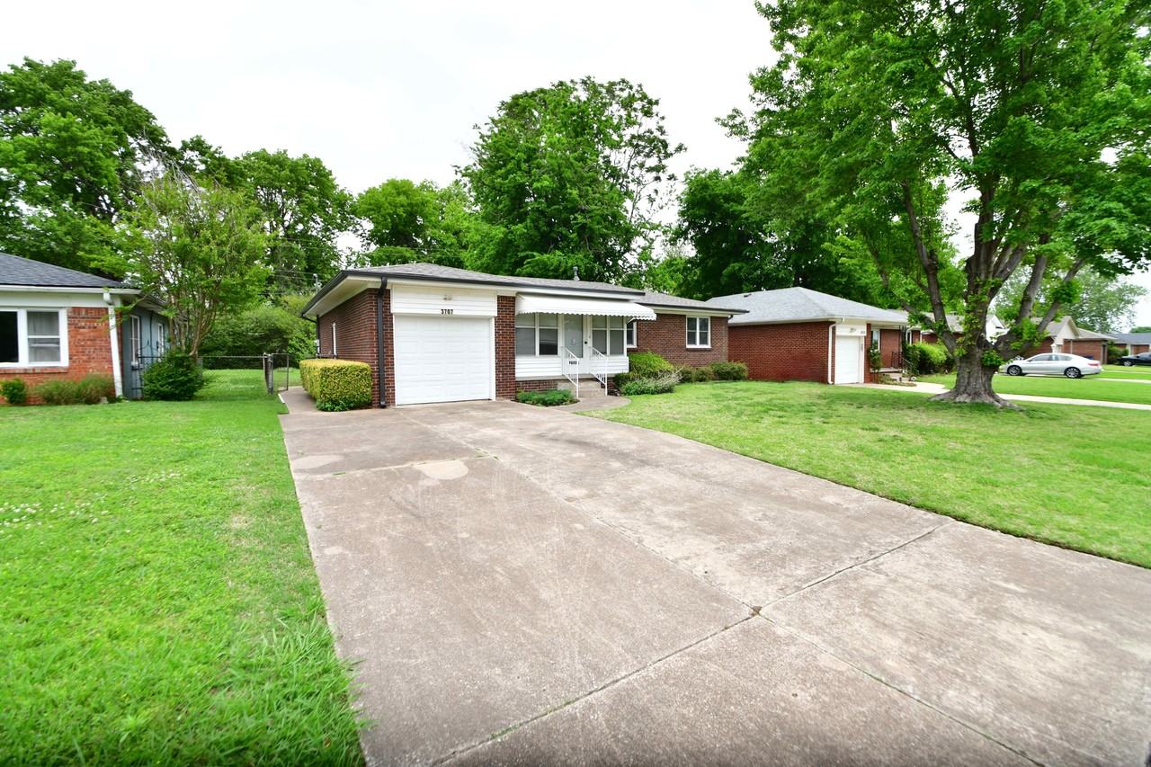 3707 E 29th St #1 - Photo 3 of 23