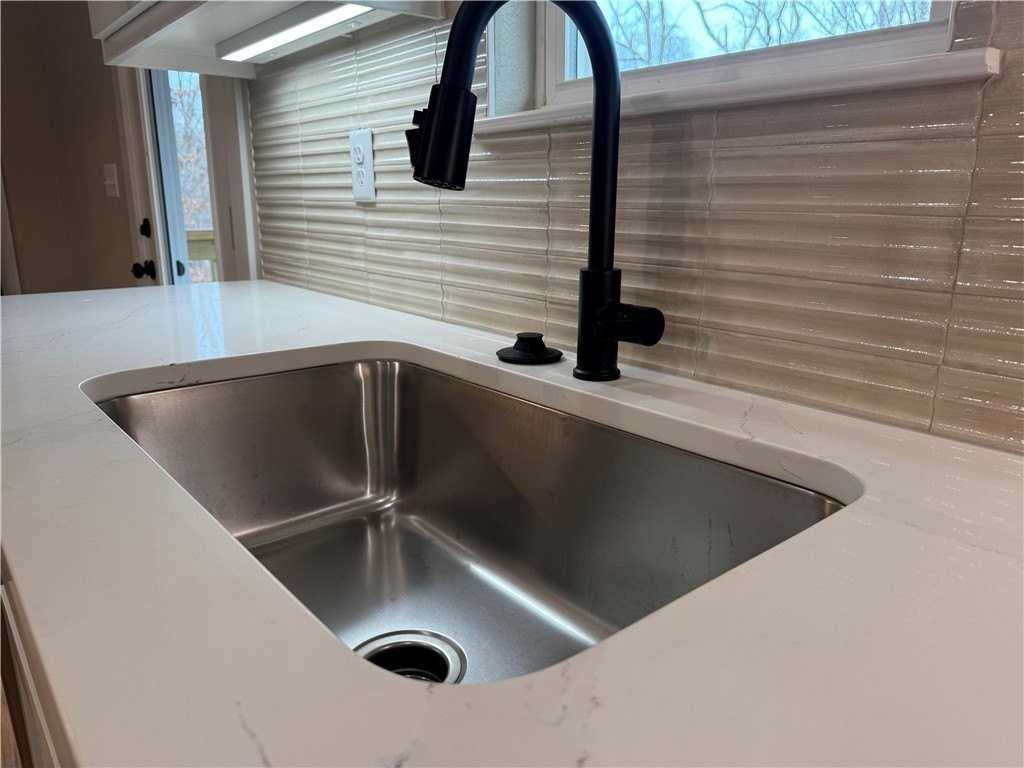 4 Melrose Ln - Photo 5 of 11