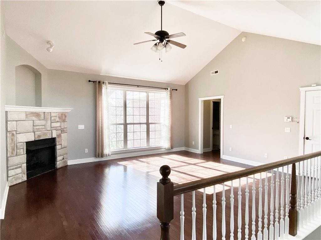 1806 Nw Mustang Ave - Photo 3 of 30