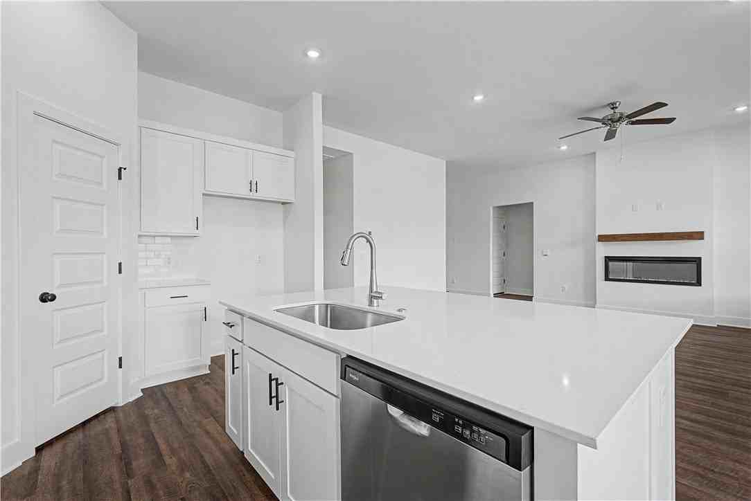 512 W Canada Dr - Photo 6 of 18