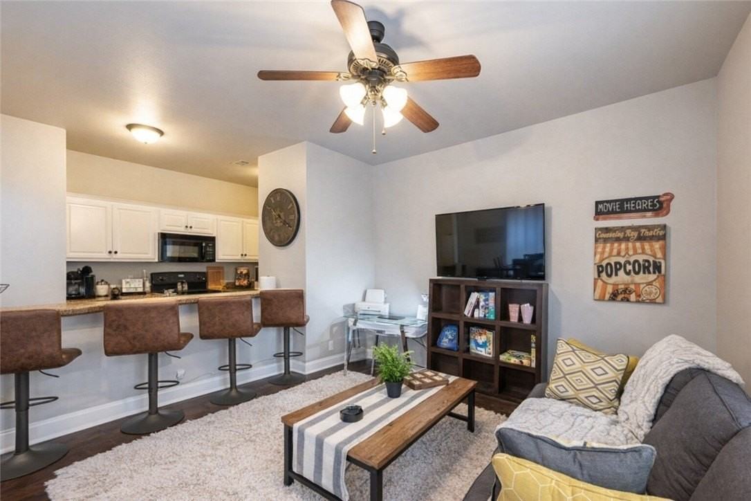 1123 S Tottenham Ct - Photo 2 of 10