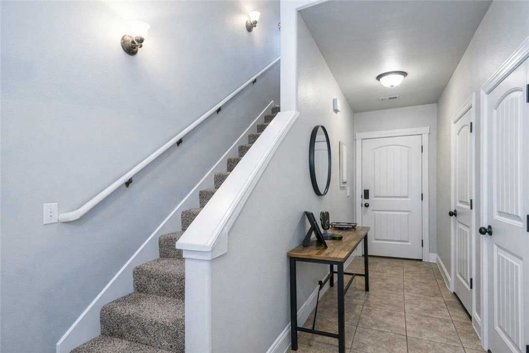 1123 S Tottenham Ct - Photo 3 of 10