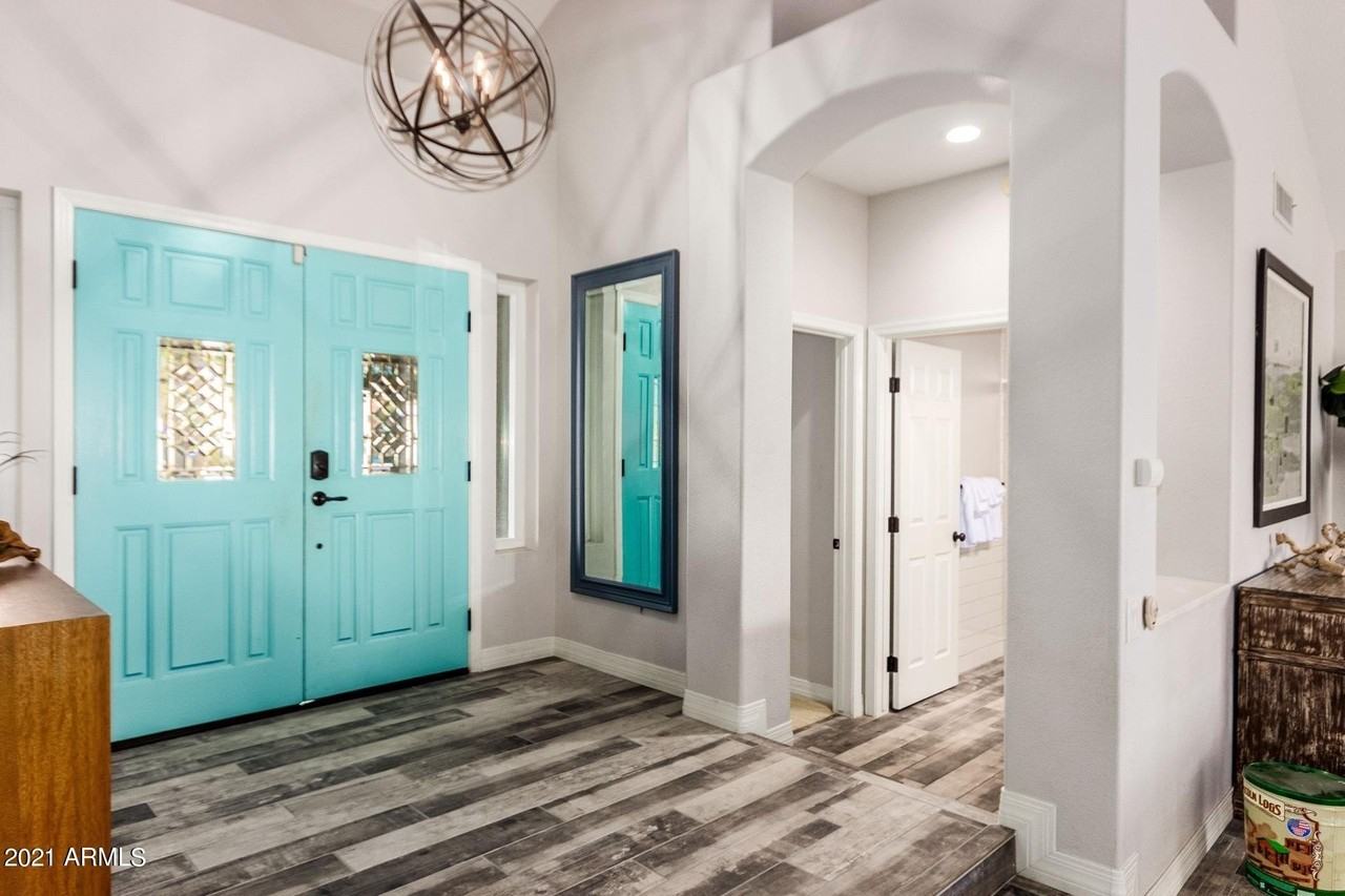 5655 E Beverly Ln - Photo 4 of 40