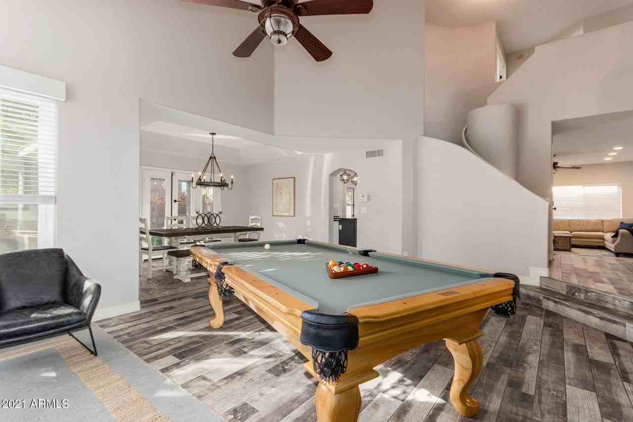 5655 E Beverly Ln - Photo 7 of 40