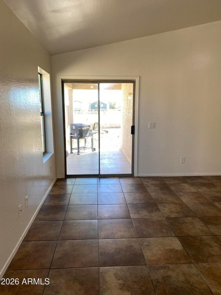 24035 N Desert Dr - Photo 4 of 31
