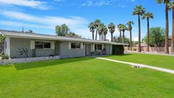 featured image of 1021 W Las Palmaritas Dr