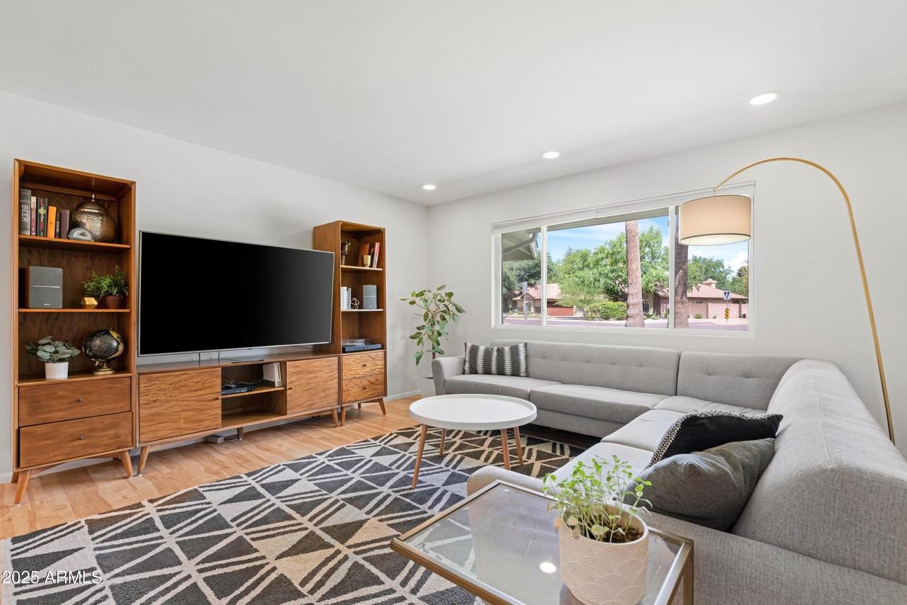 1021 W Las Palmaritas Dr - Photo 3 of 30