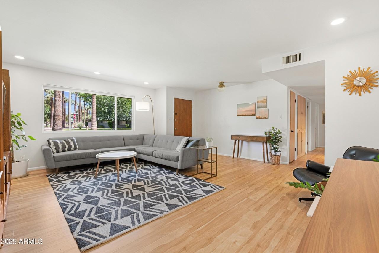 1021 W Las Palmaritas Dr - Photo 7 of 30