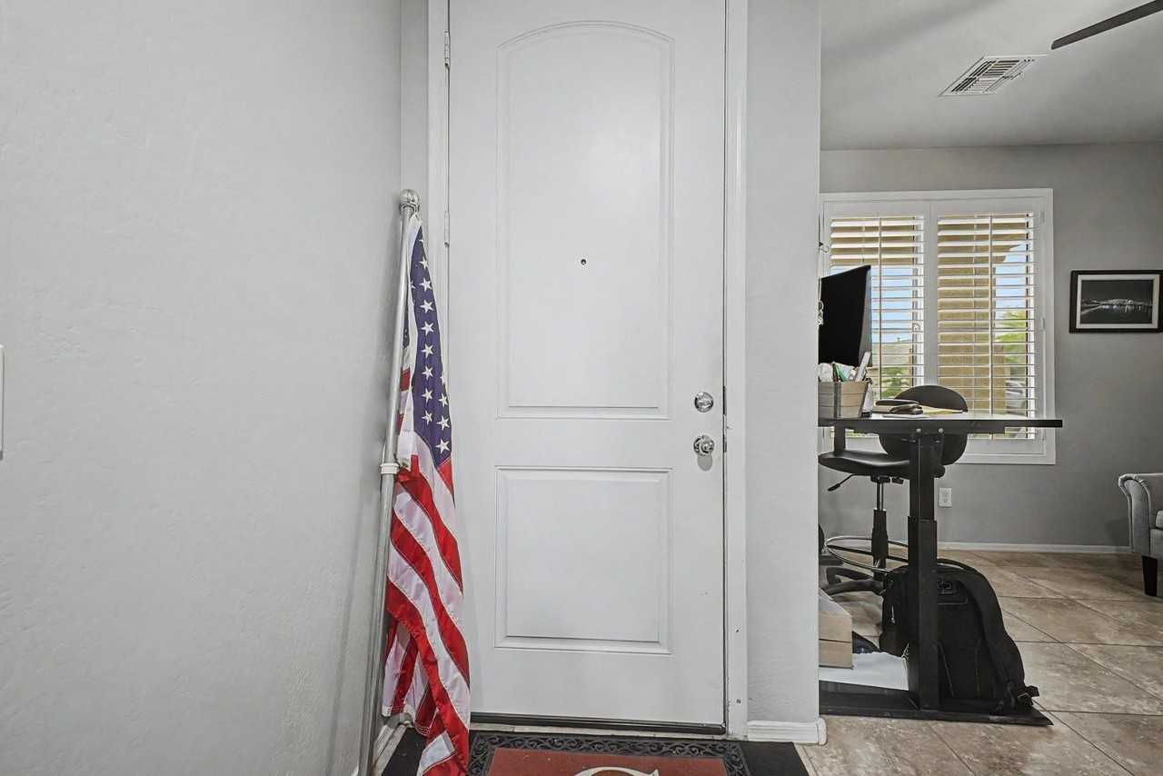 18235 W Ida Ln - Photo 6 of 45