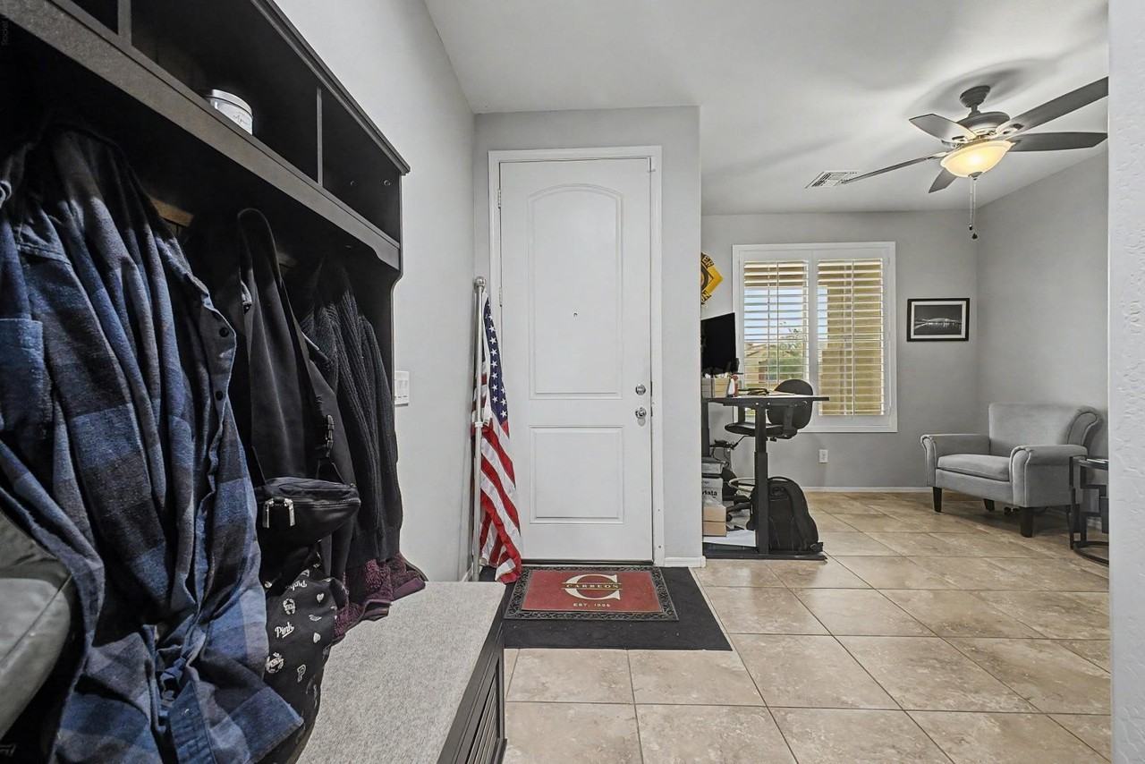 18235 W Ida Ln - Photo 7 of 45