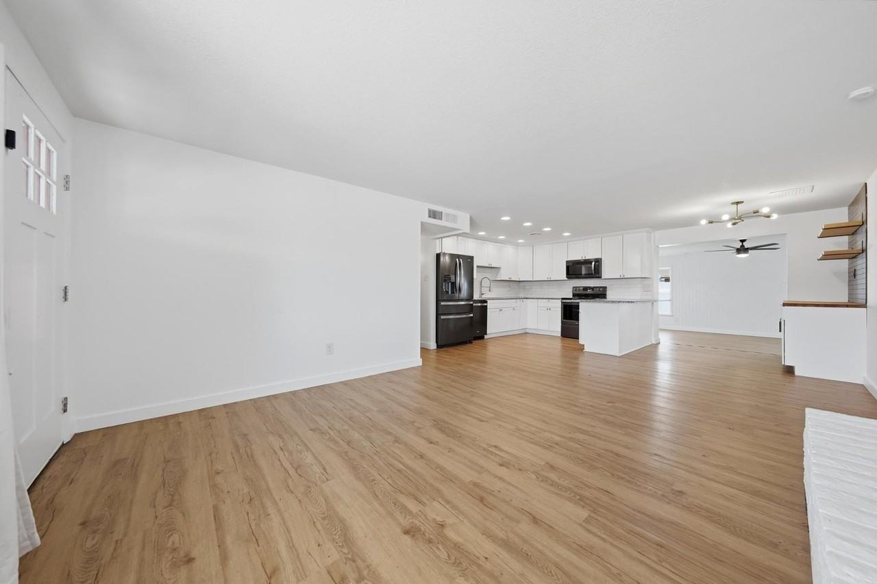 3540 E Voltaire Dr - Photo 3 of 41