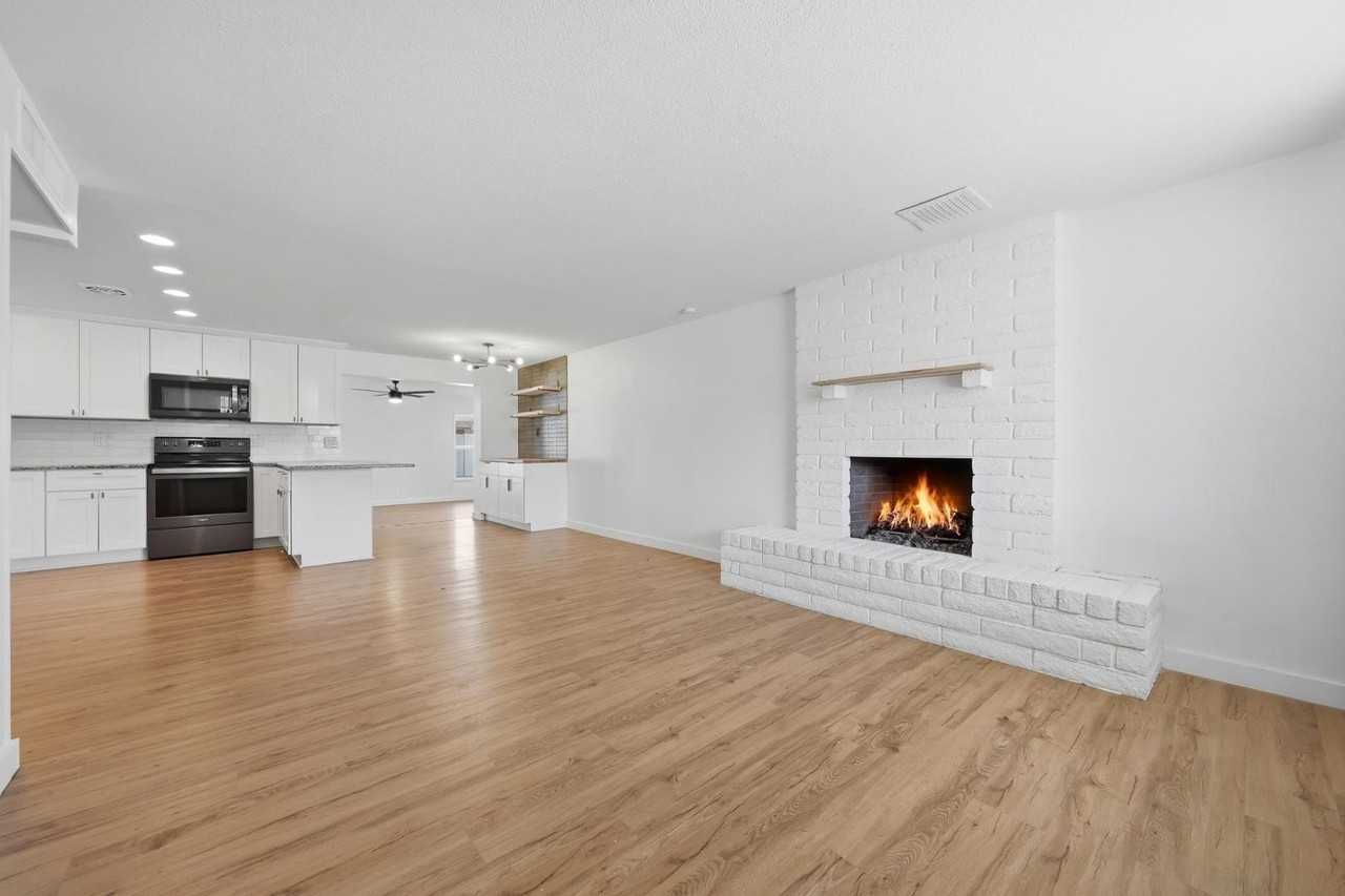 3540 E Voltaire Dr - Photo 4 of 41